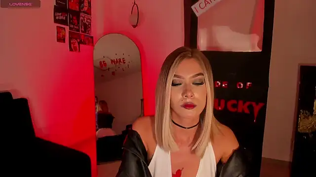 Snapshot of NiaSalvatore chatting on October 24, 2025, 10:20 pm NiaSalvatore online show from October 24, 2025, 10:20 pm