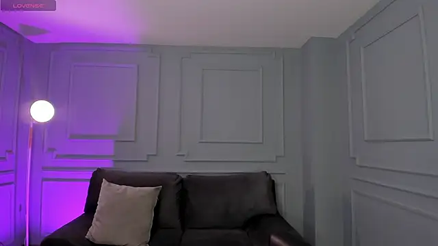 Snapshot of NiaSalvatore chatting on November 26, 2025, 7:14 pm NiaSalvatore online show from November 26, 2025, 7:14 pm