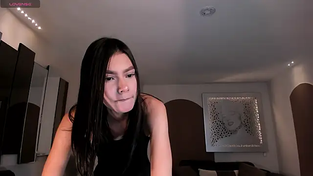 NiaSalvatore online show from February 15, 2026, 10:41 pm