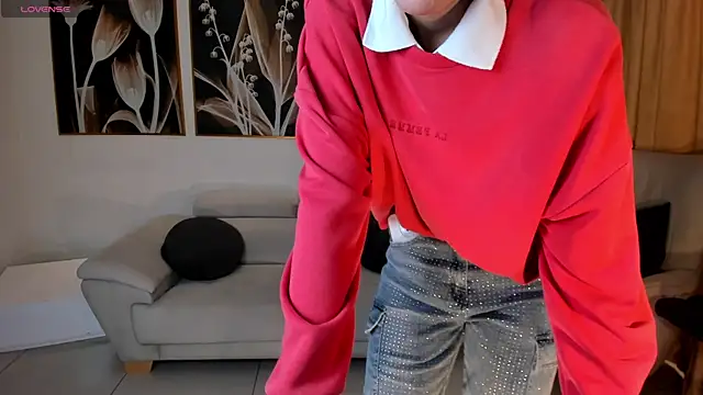 Snapshot of NiaSalvatore chatting on October 20, 2025, 7:36 pm NiaSalvatore online show from October 20, 2025, 7:36 pm