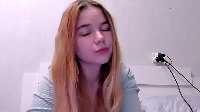 lia lovelly online show from March 4, 2025, 10:27 pm