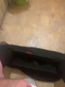 Snapshot of balint35 chatting on November 29, 2025, 8:14 am balint35 online show from November 29, 2025, 8:14 am