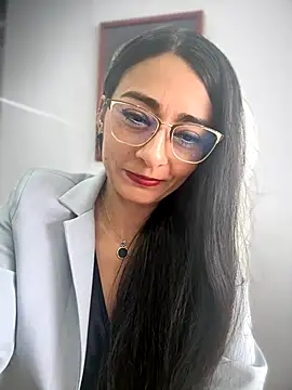 Snapshot of BELLA--26 chatting on November 3, 2025, 2:31 pm BELLA--26 online show from November 3, 2025, 2:31 pm