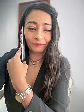 Snapshot of BELLA--26 chatting on October 30, 2025, 1:42 pm BELLA--26 online show from October 30, 2025, 1:42 pm