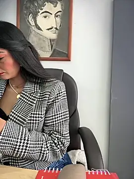 Snapshot of BELLA--26 chatting on November 18, 2025, 2:31 pm BELLA--26 online show from November 18, 2025, 2:31 pm