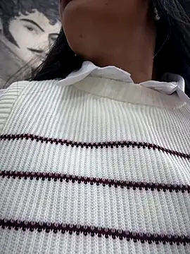 Snapshot of BELLA--26 chatting on December 2, 2025, 1:57 pm BELLA--26 online show from December 2, 2025, 1:57 pm