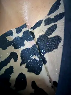 Snapshot of BELLA--26 chatting on October 9, 2025, 1:44 pm BELLA--26 online show from October 9, 2025, 1:44 pm