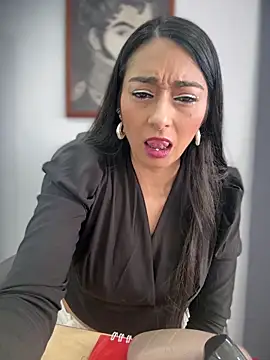 Snapshot of BELLA--26 chatting on November 26, 2025, 1:44 pm BELLA--26 online show from November 26, 2025, 1:44 pm