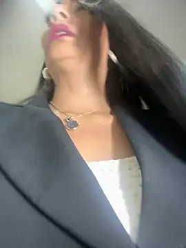 Snapshot of BELLA--26 chatting on November 28, 2025, 1:44 pm BELLA--26 online show from November 28, 2025, 1:44 pm