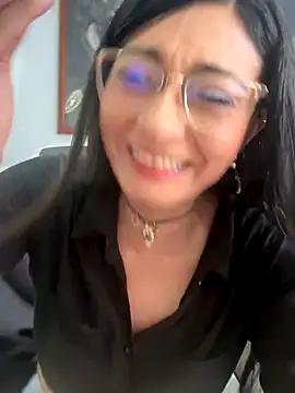 Snapshot of BELLA--26 chatting on November 8, 2025, 1:47 pm BELLA--26 online show from November 8, 2025, 1:47 pm