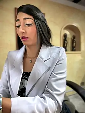 Snapshot of BELLA--26 chatting on October 27, 2025, 1:56 pm BELLA--26 online show from October 27, 2025, 1:56 pm