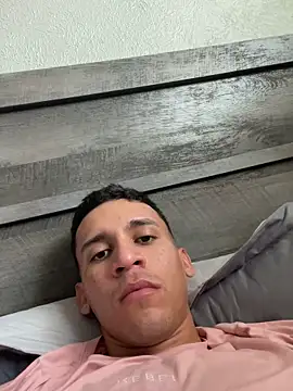 Snapshot of leisurelycriminal chatting on December 17, 2025, 6:02 pm leisurelycriminal online show from December 17, 2025, 6:02 pm