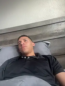 Snapshot of leisurelycriminal chatting on December 18, 2025, 6:01 pm leisurelycriminal online show from December 18, 2025, 6:01 pm