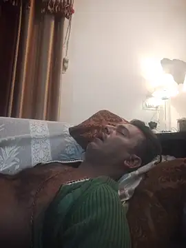 Snapshot of MAGNETICDADDY8 chatting on October 10, 2025, 5:47 pm MAGNETICDADDY8 online show from October 10, 2025, 5:47 pm