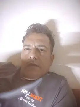 Snapshot of MAGNETICDADDY8 chatting on October 1, 2025, 7:40 pm MAGNETICDADDY8 online show from October 1, 2025, 7:40 pm