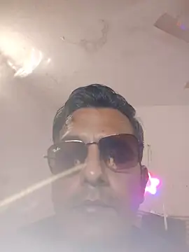 Snapshot of MAGNETICDADDY8 chatting on October 20, 2025, 10:21 pm MAGNETICDADDY8 online show from October 20, 2025, 10:21 pm