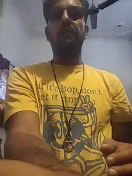 Snapshot of MAGNETICDADDY8 chatting on October 31, 2025, 8:44 am MAGNETICDADDY8 online show from October 31, 2025, 8:44 am