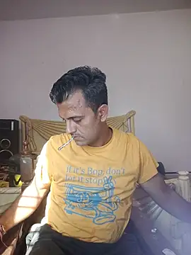 Snapshot of MAGNETICDADDY8 chatting on October 16, 2025, 9:50 am MAGNETICDADDY8 online show from October 16, 2025, 9:50 am