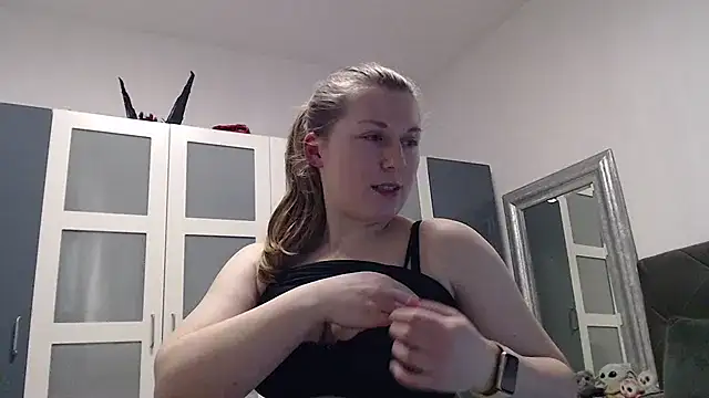 Snapshot of SexyJoanne chatting on March 15, 2025, 9:16 pm SexyJoanne online show from March 15, 2025, 9:16 pm