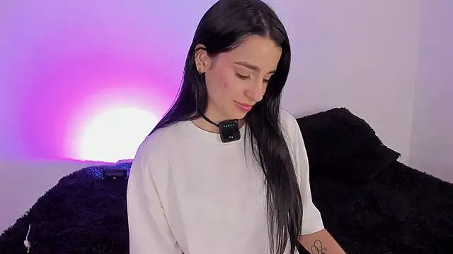 Laurensmith9 online show from November 13, 2025, 8:24 pm