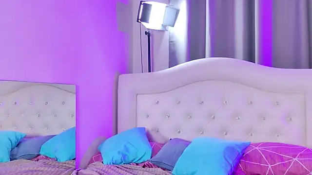 Mikka Blush online show from November 13, 2025, 9:08 pm