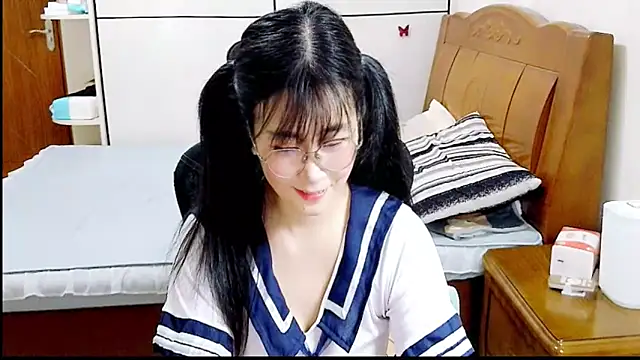 Snapshot of Strawberry_baby chatting on October 14, 2025, 4:35 am Strawberry baby online show from October 14, 2025, 4:35 am