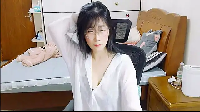 Snapshot of Strawberry_baby chatting on November 20, 2025, 2:29 pm Strawberry baby online show from November 20, 2025, 2:29 pm