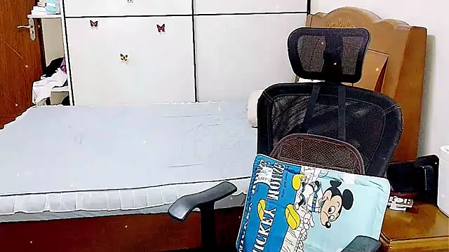 Snapshot of Strawberry_baby chatting on September 26, 2025, 6:53 am Strawberry baby online show from September 26, 2025, 6:53 am