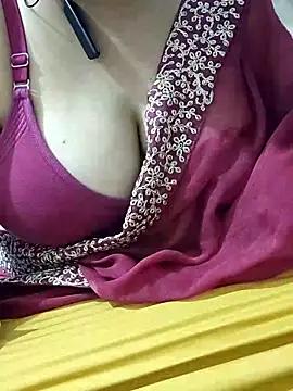 Snapshot of mallupriyapriya chatting on March 5, 2026, 8:22 am mallupriyapriya online show from March 5, 2026, 8:22 am