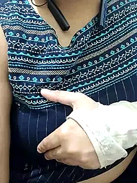 Snapshot of mallupriyapriya chatting on February 12, 2026, 9:53 am mallupriyapriya online show from February 12, 2026, 9:53 am