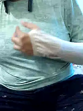 Snapshot of mallupriyapriya chatting on March 17, 2026, 6:05 am mallupriyapriya online show from March 17, 2026, 6:05 am