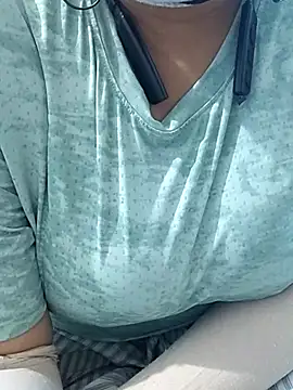 Snapshot of mallupriyapriya chatting on March 19, 2026, 4:45 am mallupriyapriya online show from March 19, 2026, 4:45 am