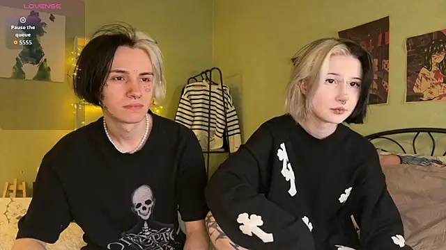 Snapshot of VeryRare_TwinS chatting on October 10, 2025, 9:48 pm VeryRare TwinS online show from October 10, 2025, 9:48 pm