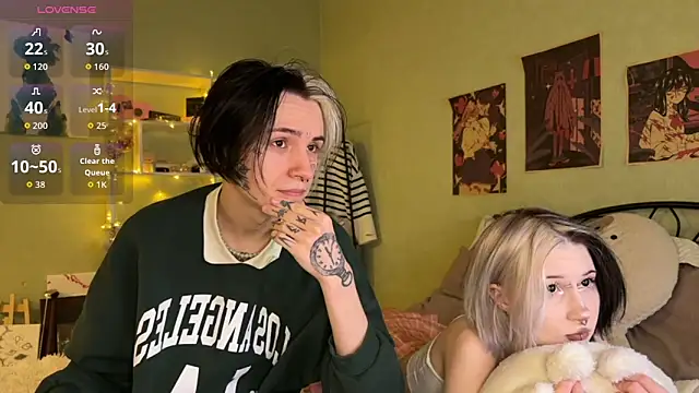 Snapshot of VeryRare_TwinS chatting on October 14, 2025, 10:42 pm VeryRare TwinS online show from October 14, 2025, 10:42 pm