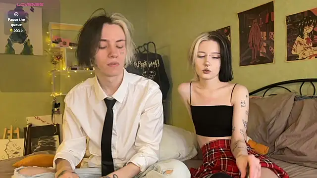 Snapshot of VeryRare_TwinS chatting on October 21, 2025, 11:37 pm VeryRare TwinS online show from October 21, 2025, 11:37 pm