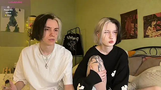 Snapshot of VeryRare_TwinS chatting on November 12, 2025, 8:23 pm VeryRare TwinS online show from November 12, 2025, 8:23 pm