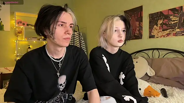 Snapshot of VeryRare_TwinS chatting on October 8, 2025, 7:47 pm VeryRare TwinS online show from October 8, 2025, 7:47 pm