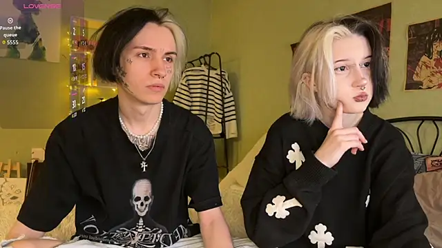 Snapshot of VeryRare_TwinS chatting on October 9, 2025, 10:10 pm VeryRare TwinS online show from October 9, 2025, 10:10 pm