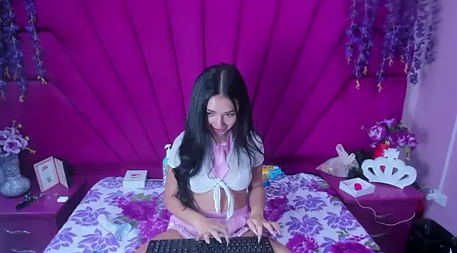 Snapshot of Sweets_Violeta18 chatting on January 16, 2025, 6:14 am Sweets Violeta18 online show from January 16, 2025, 6:14 am