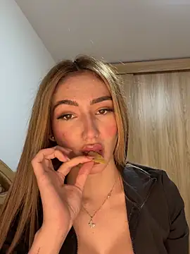 Maddy Jones online show from November 23, 2025, 3:38 am