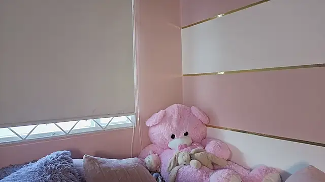 Snapshot of Charlotte__Miller chatting on October 15, 2025, 11:40 am Charlotte Miller online show from October 15, 2025, 11:40 am