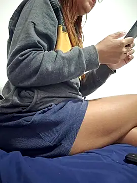 Snapshot of AliceRuivinha2 chatting on July 27, 2026, 12:45 pm AliceRuivinha2 online show from July 27, 2026, 12:45 pm