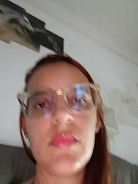 Snapshot of AliceRuivinha2 chatting on July 11, 2026, 2:56 am AliceRuivinha2 online show from July 11, 2026, 2:56 am