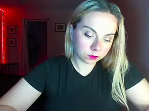 Snapshot of HappyIva chatting on October 7, 2025, 11:00 am HappyIva online show from October 7, 2025, 11:00 am