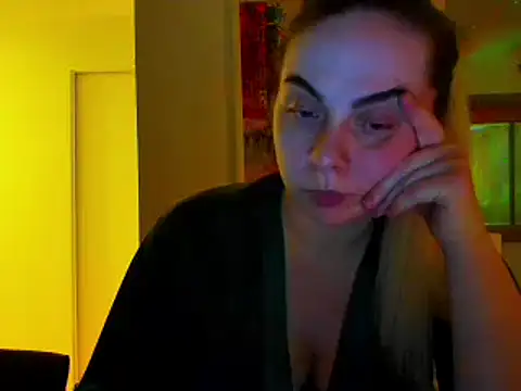 Snapshot of HappyIva chatting on February 3, 2025, 11:53 am HappyIva online show from February 3, 2025, 11:53 am