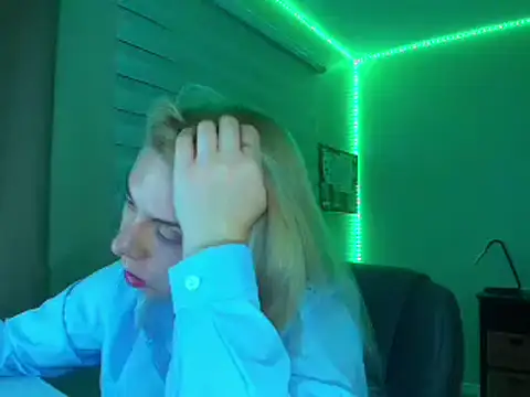 Snapshot of HappyIva chatting on November 26, 2025, 8:36 am HappyIva online show from November 26, 2025, 8:36 am