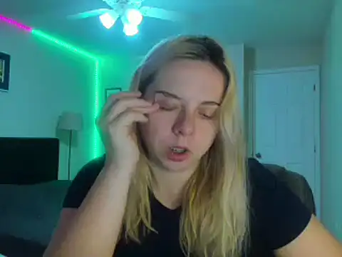 Snapshot of HappyIva chatting on September 22, 2025, 6:30 am HappyIva online show from September 22, 2025, 6:30 am