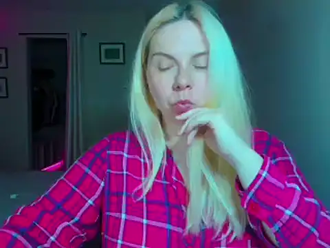 HappyIva online show from February 1, 2026, 8:07 pm