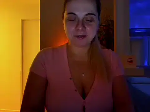 Snapshot of HappyIva chatting on January 30, 2025, 8:11 am HappyIva online show from January 30, 2025, 8:11 am