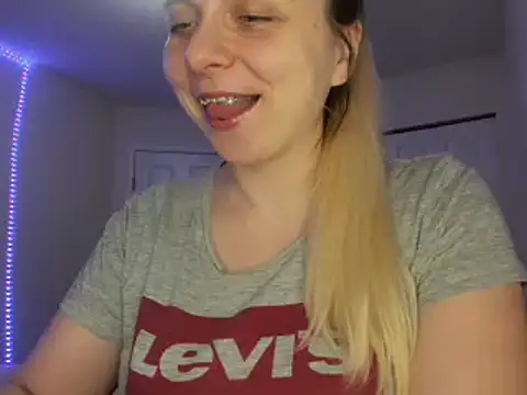 Snapshot of HappyIva chatting on February 25, 2025, 8:14 am HappyIva online show from February 25, 2025, 8:14 am